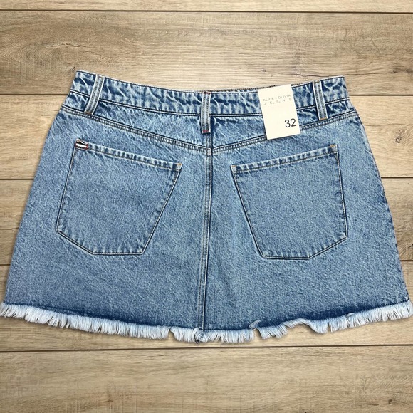NWT: Alice & Olivia Denim Chainmail Mini Skirt Frayed Hem - Size 32 - Picture 2 of 10